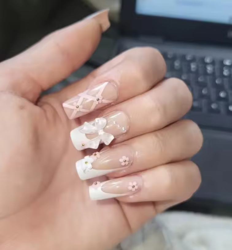 24 Nails Press-On – Charme Parisien en 3D